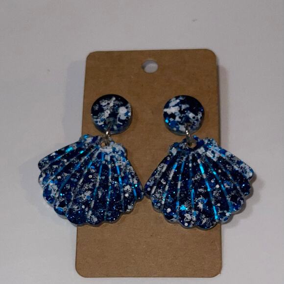 Handmade epoxy resin seashell earrings - chunky blue and white mixed glitter - Picture 2 of 4